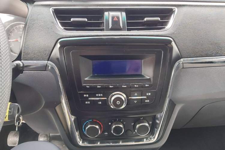 Used Jinbei Hiace X30 2023 1.5L Wealthy Van 2/5-Seater Non-Air-Conditioned Version SWC15M Audio And AC Panel