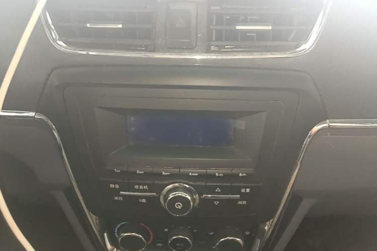 Used Jinbei Hiace X30 2023 1.5L Wealthy Van 2/5-Seater Non-Air-Conditioned Version SWC15M Audio And AC Panel