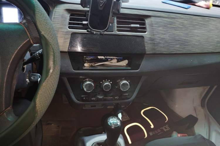 Used Jinbei Hiace X30 2023 1.5L Super-Enjoyment Van 2/5 Seats Non-Air-Conditioned Version SWC15M Audio And AC Panel