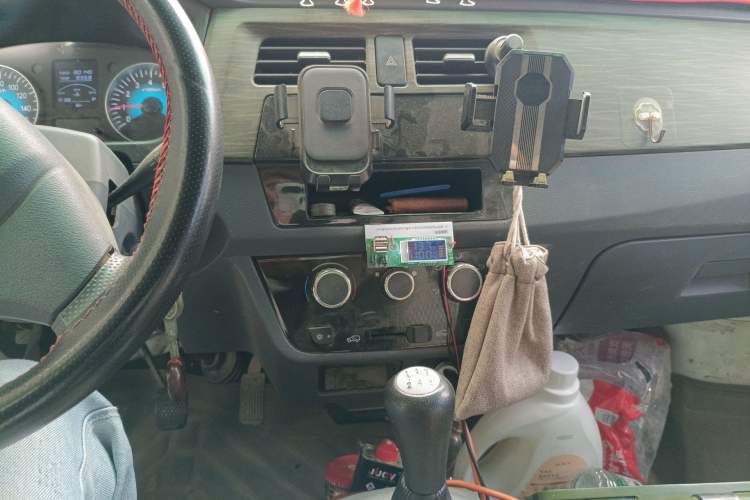 Used Jinbei Hiace X30 2023 1.5L Super-Comfortable Passenger Van 5/6/7-Seater Non-Air-Conditioned Version Model SWC15M Audio And AC Panel