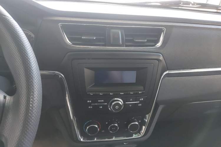 Used Jinbei Hiace X30 2023 1.5L Super-Enjoyment Van 2/5 Seats Non-Air-Conditioned Version SWC15M Audio And AC Panel