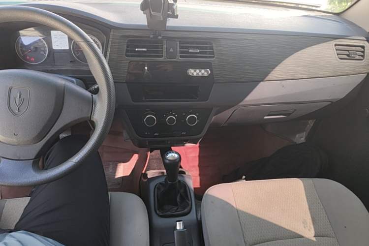 Used Jinbei Hiace X30 2023 1.5L Super-Enjoyment Van 2/5 Seats Non-Air-Conditioned Version SWC15M Audio And AC Panel