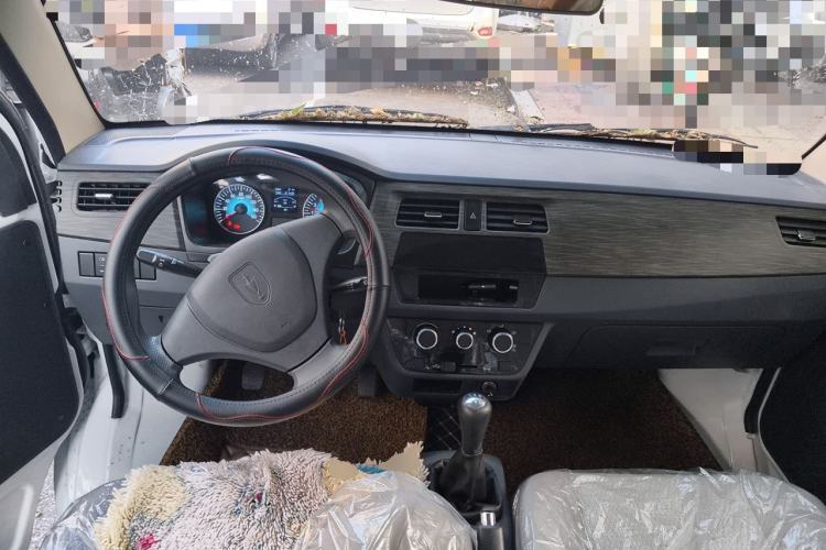 Used Jinbei Hiace X30 2023 1.5L Super-Comfortable Passenger Van 5/6/7-Seater Non-Air-Conditioned Version Model SWC15M Center Console