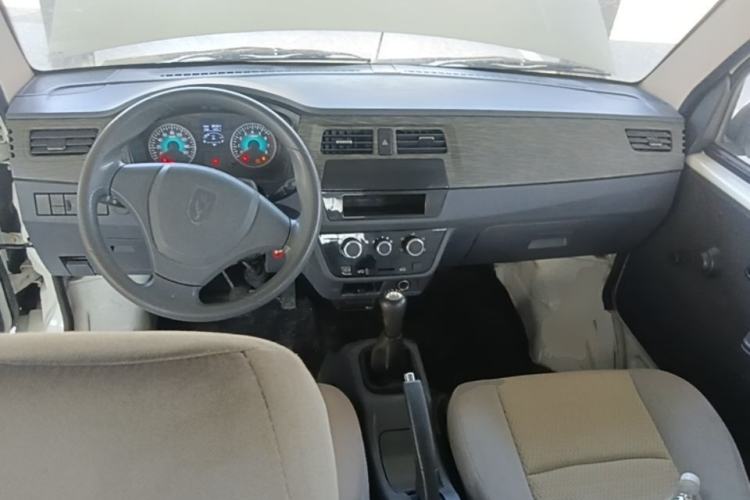 Used Jinbei Hiace X30 2023 1.5L Super-Comfortable Passenger Van 5/6/7-Seater Non-Air-Conditioned Version Model SWC15M Center Console