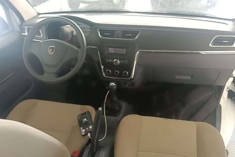 Used Jinbei Hiace X30 2023 1.5L Wealthy Van 2/5-Seater Non-Air-Conditioned Version SWC15M Center Console