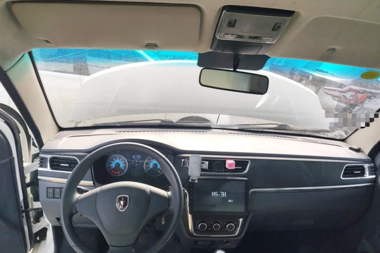 Used Jinbei Hiace X30 2023 1.5L Wealthy-Style Passenger Van 5/6/7-Seater Non-Air-Conditioned Version SWC15M Center Console