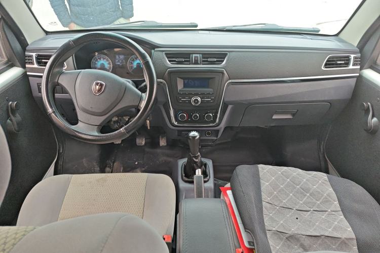 Used Jinbei Hiace X30 2023 1.5L Super-Comfortable Passenger Van 5/6/7-Seater Non-Air-Conditioned Version Model SWC15M Center Console