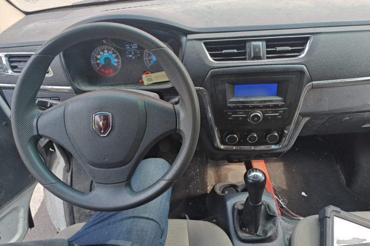 Used Jinbei Hiace X30 2023 1.5L Wealthy-Style Passenger Van 5/6/7-Seater Non-Air-Conditioned Version SWC15M Center Console