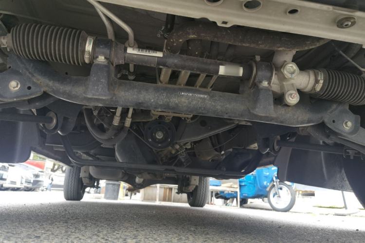 Used Jinbei Hiace X30 2023 1.5L Business-Style Passenger Van 5/6/7-Seater Non-Air-Conditioned Version SWC15M Chassis Front