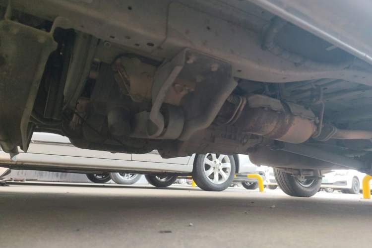 Used Jinbei Hiace X30 2023 1.5L Wealthy-Style Passenger Van 5/6/7-Seater Non-Air-Conditioned Version SWC15M Chassis Front Left