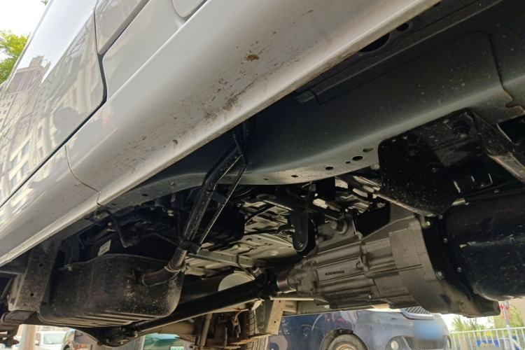 Used Jinbei Hiace X30 2023 1.5L Super-Comfortable Passenger Van 5/6/7-Seater Non-Air-Conditioned Version Model SWC15M Chassis Front Right