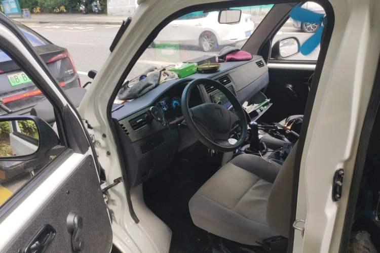 Used Jinbei Hiace X30 2023 1.5L Wealthy-Style Passenger Van 5/6/7-Seater Non-Air-Conditioned Version SWC15M Driver Seat