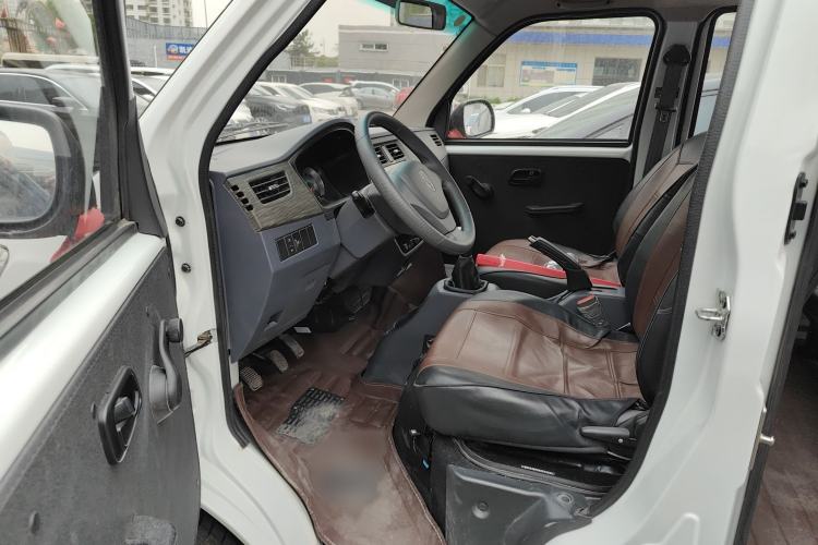 Used Jinbei Hiace X30 2023 1.5L Super-Comfortable Passenger Van 5/6/7-Seater Non-Air-Conditioned Version Model SWC15M Driver Seat