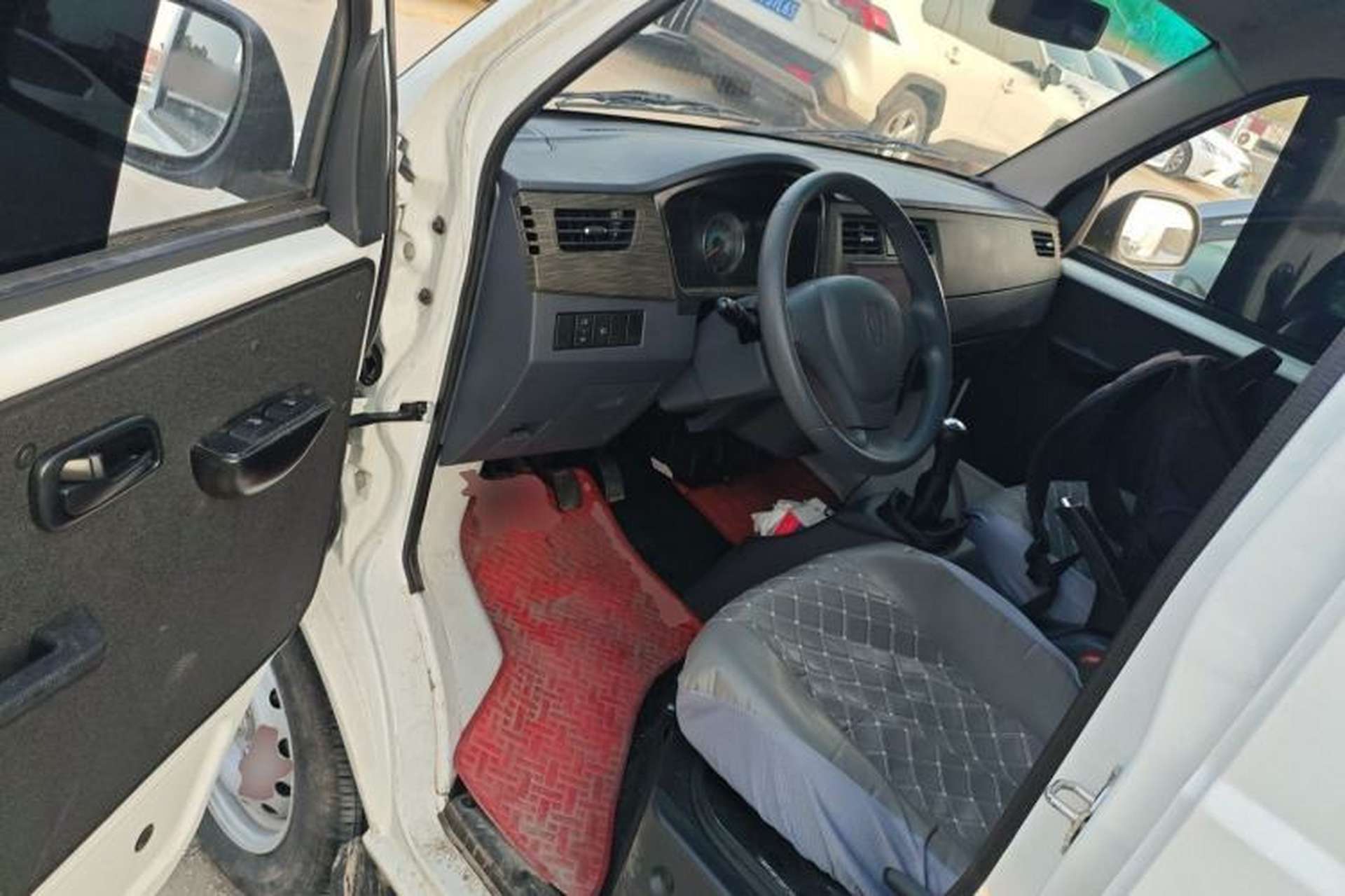 Used Jinbei Hiace X30 2023 1.5L Super-Comfortable Passenger Van 5/6/7-Seater Non-Air-Conditioned Version Model SWC15M Driver Seat