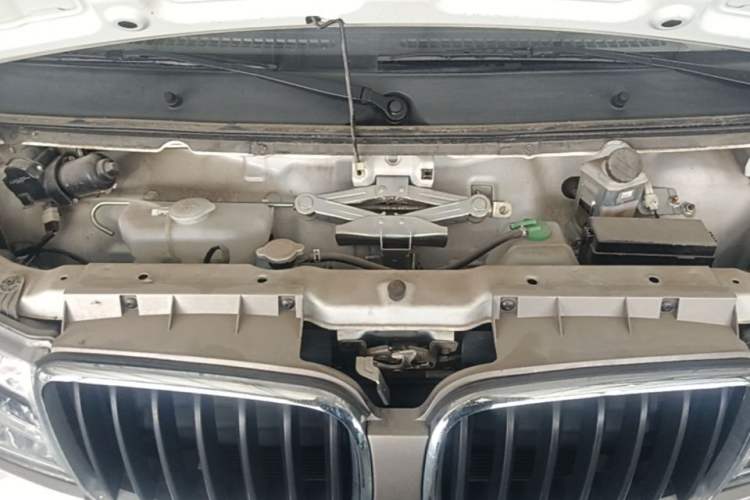 Used Jinbei Hiace X30 2023 1.5L Wealthy Van 2/5-Seater Non-Air-Conditioned Version SWC15M Engine Bay