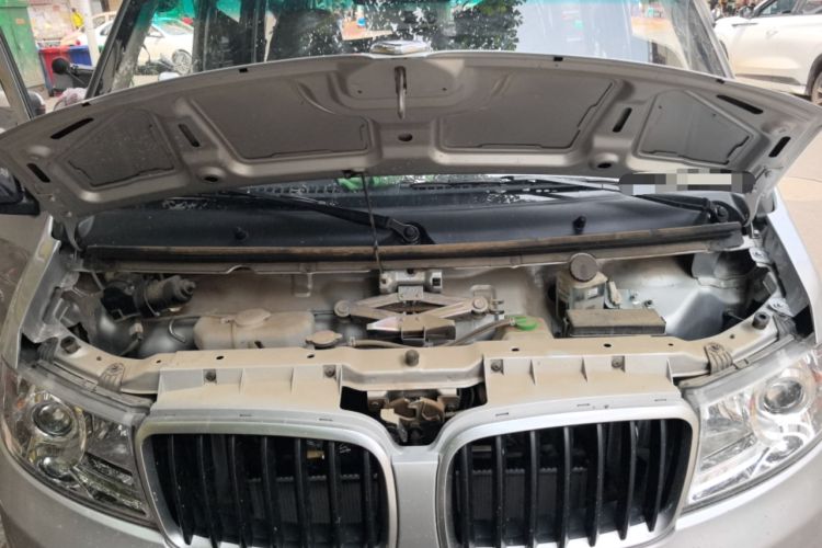 Used Jinbei Hiace X30 2023 1.5L Super-Comfortable Passenger Van 5/6/7-Seater Non-Air-Conditioned Version Model SWC15M Engine Bay