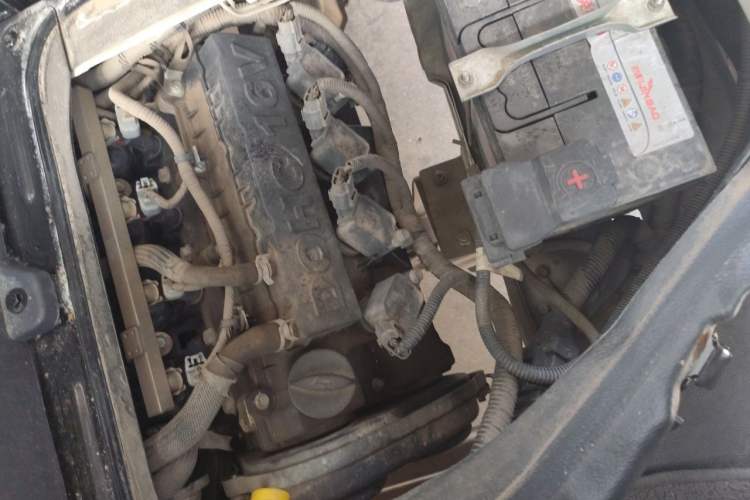 Used Jinbei Hiace X30 2023 1.5L Wealthy-Style Passenger Van 5/6/7-Seater Non-Air-Conditioned Version SWC15M Engine Bay Left
