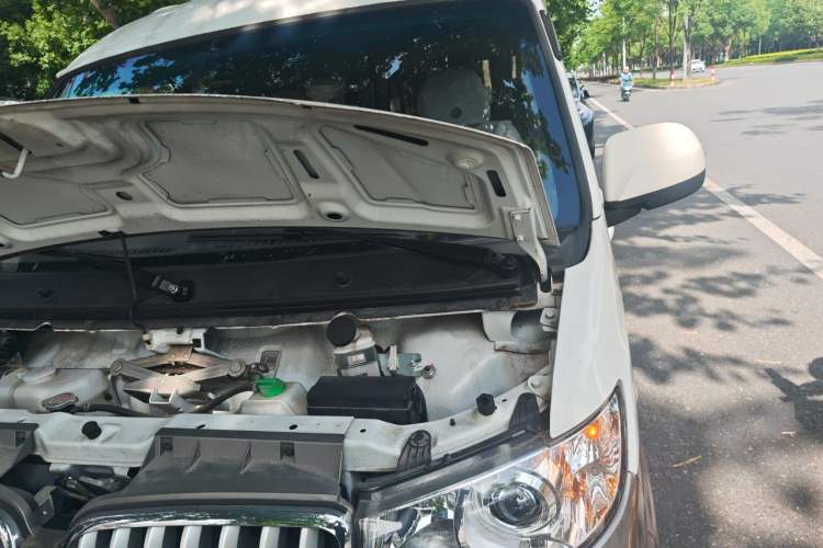Used Jinbei Hiace X30 2023 1.5L Business-Style Passenger Van 5/6/7-Seater Non-Air-Conditioned Version SWC15M Engine Bay Left