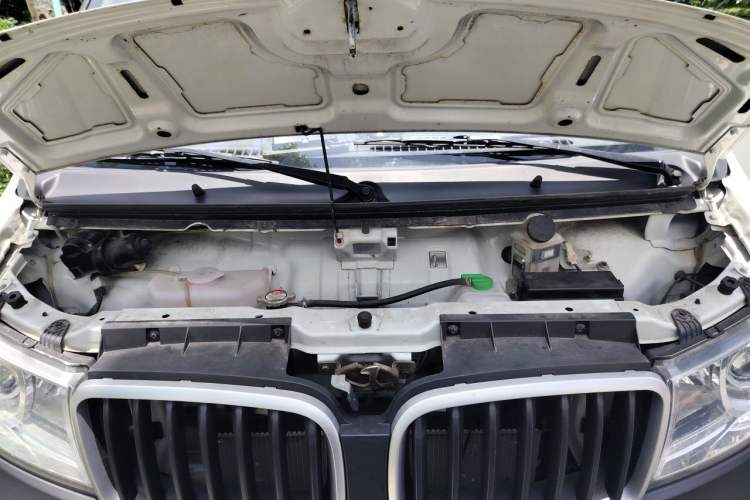 Used Jinbei Hiace X30 2023 1.5L Super-Enjoyment Van 2/5 Seats Non-Air-Conditioned Version SWC15M Engine Bay