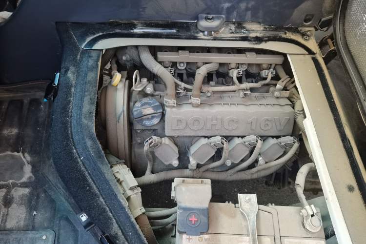 Used Jinbei Hiace X30 2023 1.5L Super-Comfortable Passenger Van 5/6/7-Seater Non-Air-Conditioned Version Model SWC15M Engine Bay Right