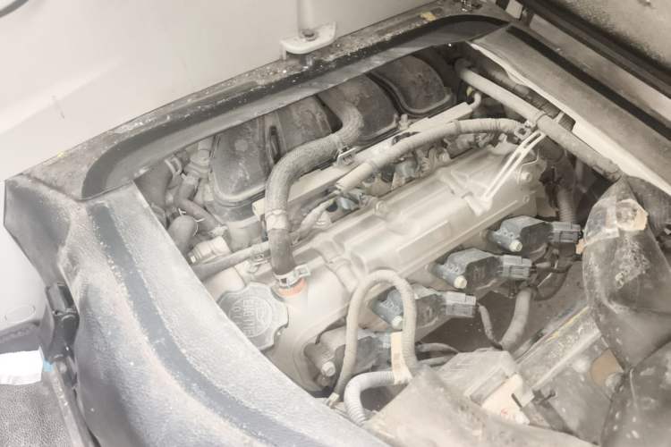 Used Jinbei Hiace X30 2023 1.5L Wealthy-Style Passenger Van 5/6/7-Seater Non-Air-Conditioned Version SWC15M Engine Bay Right
