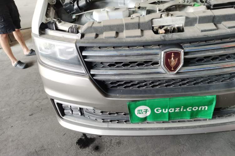 Used Jinbei Hiace X30 2023 1.5L Business-Style Van 2/5-Seater Air-Conditioned Version SWC15M Engine Bay Right