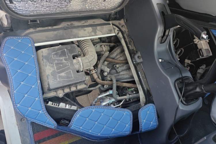 Used Jinbei Hiace X30 2023 1.5L Super-Comfortable Passenger Van 5/6/7-Seater Non-Air-Conditioned Version Model SWC15M Engine Bay
