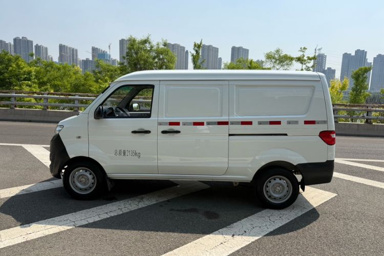 Used Jinbei Hiace X30 2023 1.5L Super-Enjoyment Van 2/5 Seats Non-Air-Conditioned Version SWC15M Exterior 3