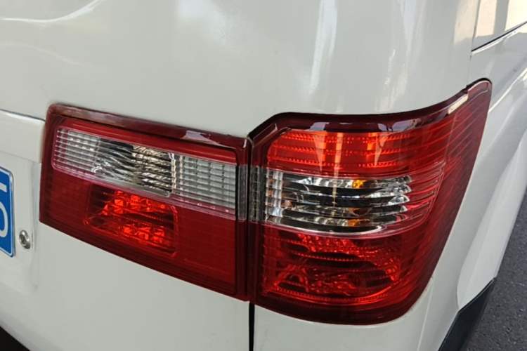 Used Jinbei Hiace X30 2023 1.5L Super-Comfortable Passenger Van 5/6/7-Seater Non-Air-Conditioned Version Model SWC15M Exterior 3