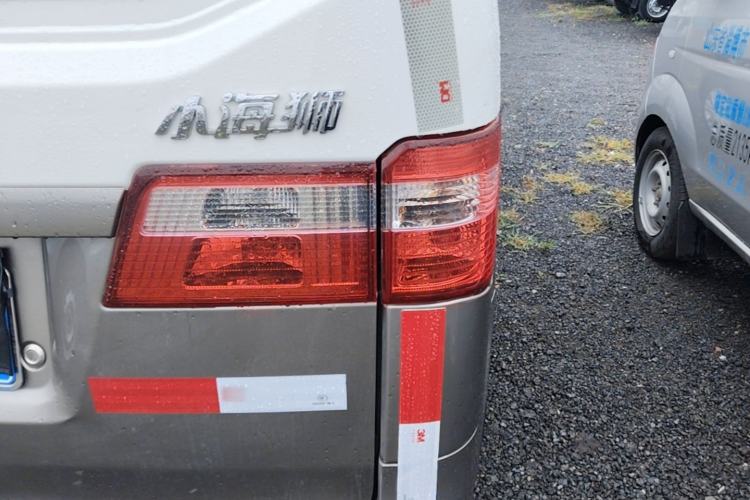 Used Jinbei Hiace X30 2023 1.5L Wealthy Van 2/5-Seater Non-Air-Conditioned Version SWC15M Exterior 3