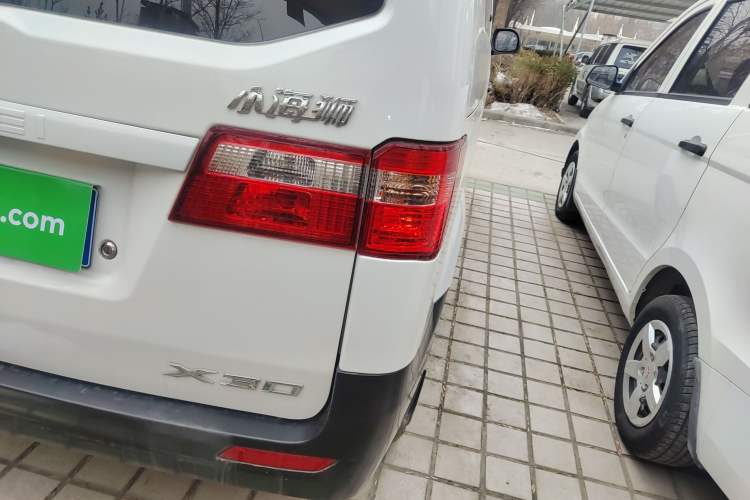 Used Jinbei Hiace X30 2023 1.5L Super-Comfortable Passenger Van 5/6/7-Seater Non-Air-Conditioned Version Model SWC15M Exterior 3