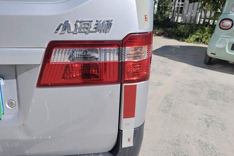 Used Jinbei Hiace X30 2023 1.5L Super-Enjoyment Van 2/5 Seats Non-Air-Conditioned Version SWC15M Exterior 3