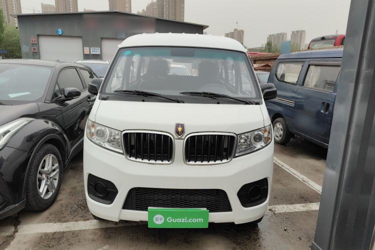 Used Jinbei Hiace X30 2023 1.5L Super-Comfortable Passenger Van 5/6/7-Seater Non-Air-Conditioned Version Model SWC15M Front