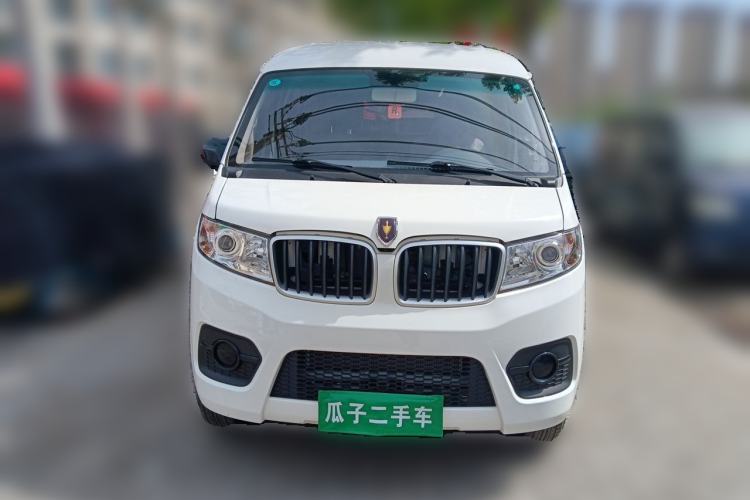 Used Jinbei Hiace X30 2023 1.5L Super-Comfortable Passenger Van 5/6/7-Seater Non-Air-Conditioned Version Model SWC15M Front