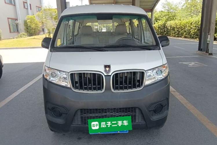 Used Jinbei Hiace X30 2023 1.5L Super-Comfortable Passenger Van 5/6/7-Seater Non-Air-Conditioned Version Model SWC15M Front