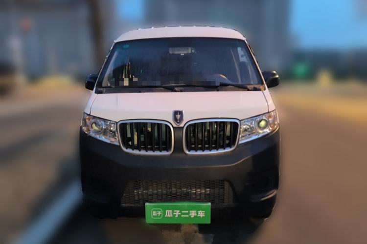 Used Jinbei Hiace X30 2023 1.5L Super-Comfortable Passenger Van 5/6/7-Seater Non-Air-Conditioned Version Model SWC15M Front