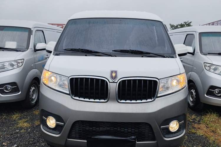 Used Jinbei Hiace X30 2023 1.5L Wealthy Van 2/5-Seater Non-Air-Conditioned Version SWC15M Front