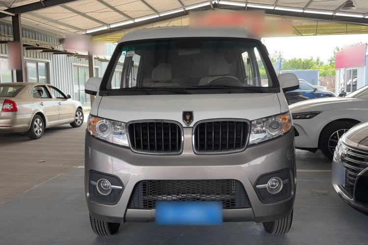 Used Jinbei Hiace X30 2023 1.5L Wealthy Van 2/5-Seater Non-Air-Conditioned Version SWC15M Front