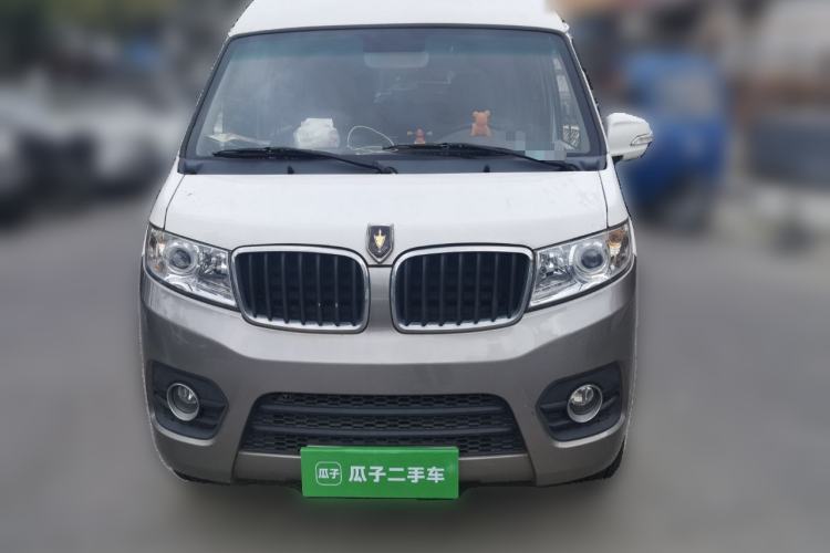 Used Jinbei Hiace X30 2023 1.5L Business-Style Passenger Van 5/6/7-Seater Non-Air-Conditioned Version SWC15M Front