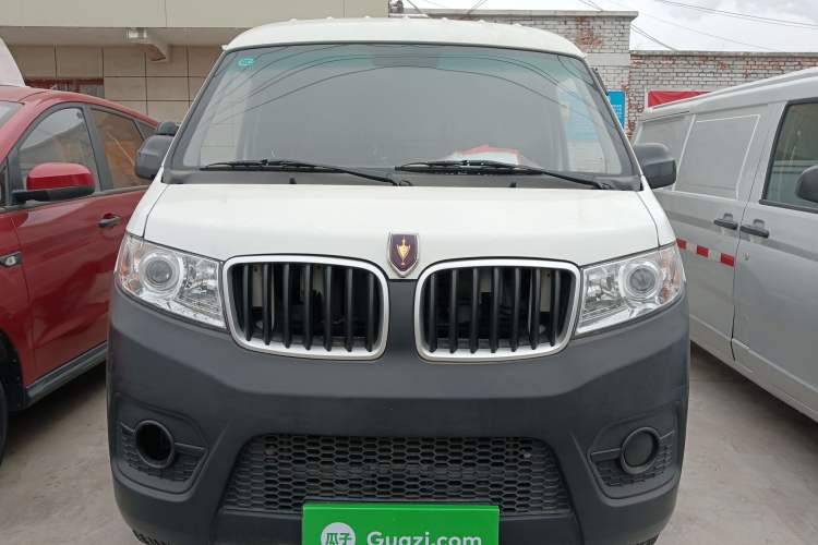 Used Jinbei Hiace X30 2023 1.5L Super-Enjoyment Van 2/5 Seats Non-Air-Conditioned Version SWC15M Front