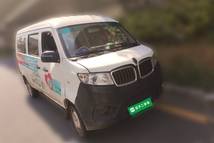 Used Jinbei Hiace X30 2023 1.5L Wealthy-Style Passenger Van 5/6/7-Seater Non-Air-Conditioned Version SWC15M Front Right 45 Deg