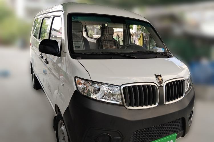Used Jinbei Hiace X30 2023 1.5L Super-Comfortable Passenger Van 5/6/7-Seater Non-Air-Conditioned Version Model SWC15M Front Right 45 Deg