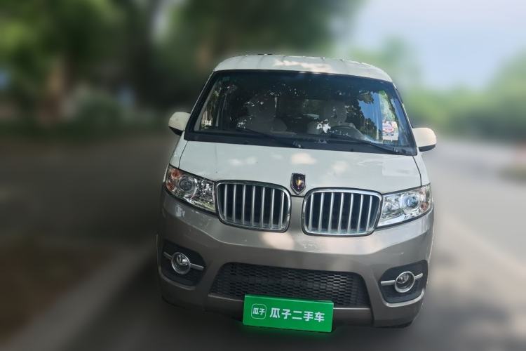 Used Jinbei Hiace X30 2023 1.5L Business-Style Passenger Van 5/6/7-Seater Non-Air-Conditioned Version SWC15M Front