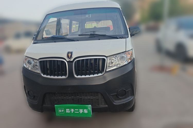 Used Jinbei Hiace X30 2023 1.5L Super-Comfortable Passenger Van 5/6/7-Seater Non-Air-Conditioned Version Model SWC15M Front