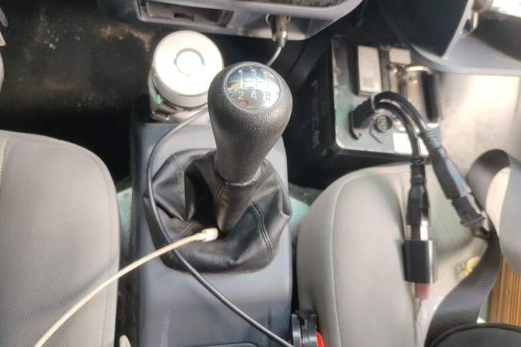 Used Jinbei Hiace X30 2023 1.5L Wealthy-Style Passenger Van 5/6/7-Seater Non-Air-Conditioned Version SWC15M Gear Lever