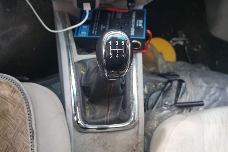 Used Jinbei Hiace X30 2023 1.5L Business-Style Passenger Van 5/6/7-Seater Non-Air-Conditioned Version SWC15M Gear Lever