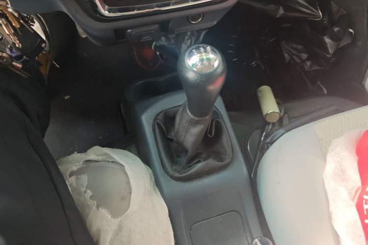 Used Jinbei Hiace X30 2023 1.5L Business-Style Passenger Van 5/6/7-Seater Non-Air-Conditioned Version SWC15M Gear Lever