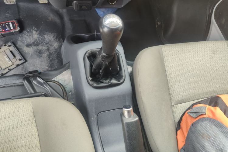 Used Jinbei Hiace X30 2023 1.5L Wealthy-Style Passenger Van 5/6/7-Seater Non-Air-Conditioned Version SWC15M Gear Lever