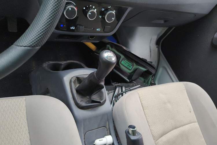 Used Jinbei Hiace X30 2023 1.5L Super-Enjoyment Van 2/5 Seats Non-Air-Conditioned Version SWC15M Gear Lever
