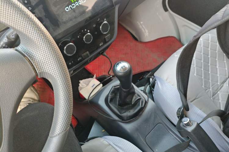 Used Jinbei Hiace X30 2023 1.5L Super-Comfortable Passenger Van 5/6/7-Seater Non-Air-Conditioned Version Model SWC15M Gear Lever